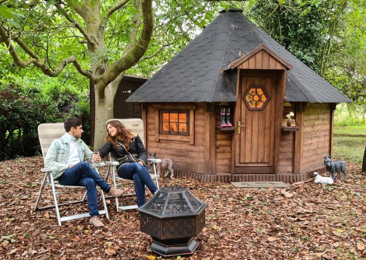 Starry Meadow & Rescued Animal Experiences Villa เกรทยาร์มัธ ภายนอก รูปภาพ